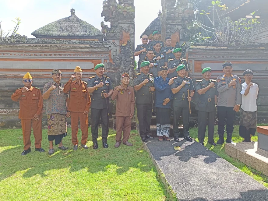 Pangdam IX/Udayana Pimpin Ziarah dan Anjangsana ke Puri Carangsari Peringati Hari Bakti ke-69